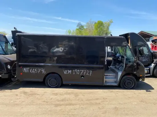 Picture of 2007-freightliner-mt45-chassis-truck-delivery